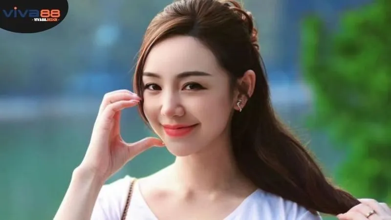 CEO Viva88 - Hành Trình Từ Màn Ảnh Đến Doanh Nhân Thành Đạt 1 thong-tin-co-ban-ve-ceo-viva88-quynh-kool